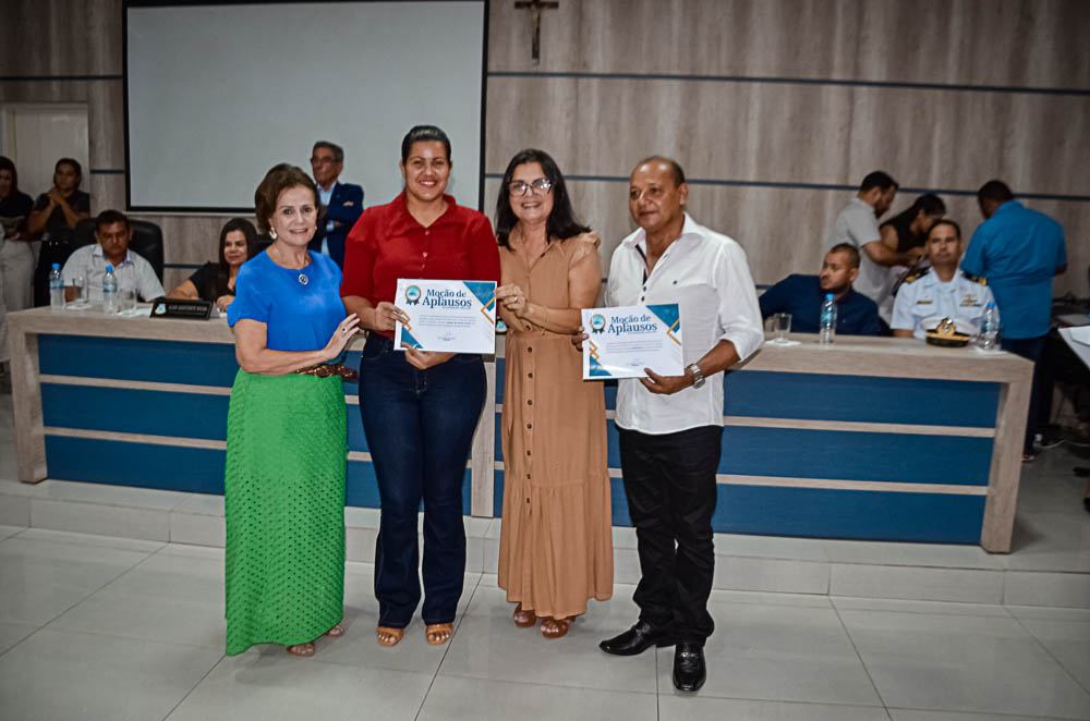 Noite de Homenagem: Prefeito Nelson Cintra Ribeiro recebe homenagem do Poder Legislativo