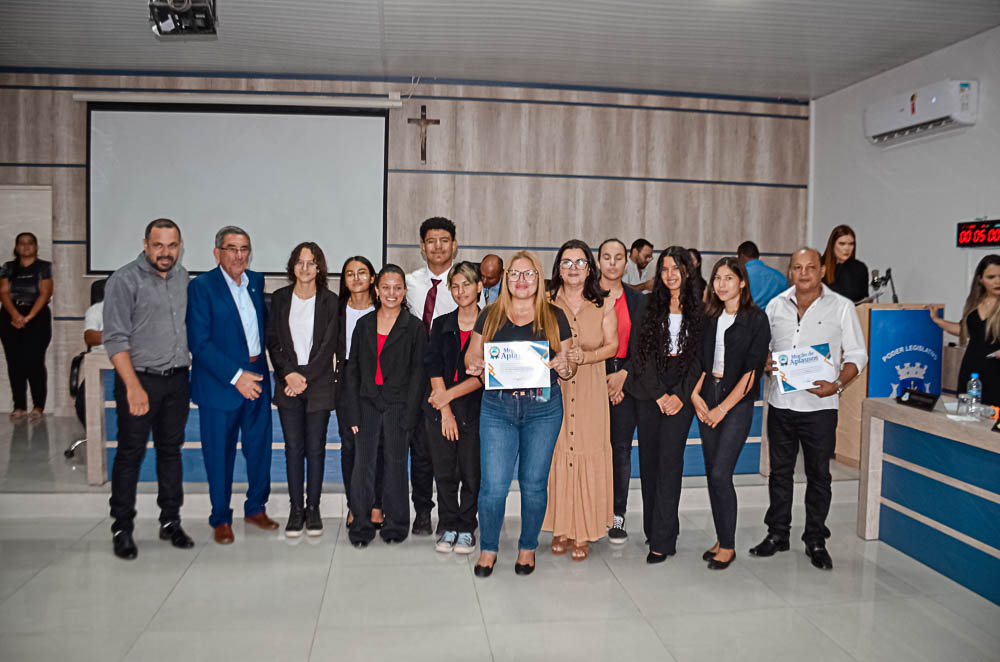 Noite de Homenagem: Prefeito Nelson Cintra Ribeiro recebe homenagem do Poder Legislativo