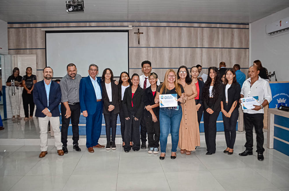 Noite de Homenagem: Prefeito Nelson Cintra Ribeiro recebe homenagem do Poder Legislativo