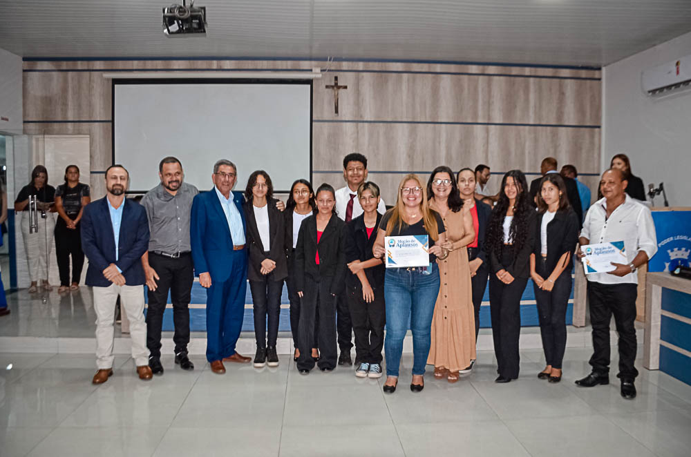 Noite de Homenagem: Prefeito Nelson Cintra Ribeiro recebe homenagem do Poder Legislativo