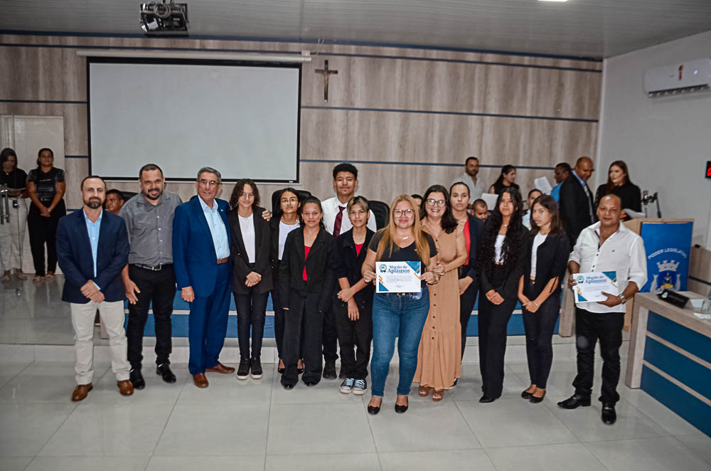 Noite de Homenagem: Prefeito Nelson Cintra Ribeiro recebe homenagem do Poder Legislativo