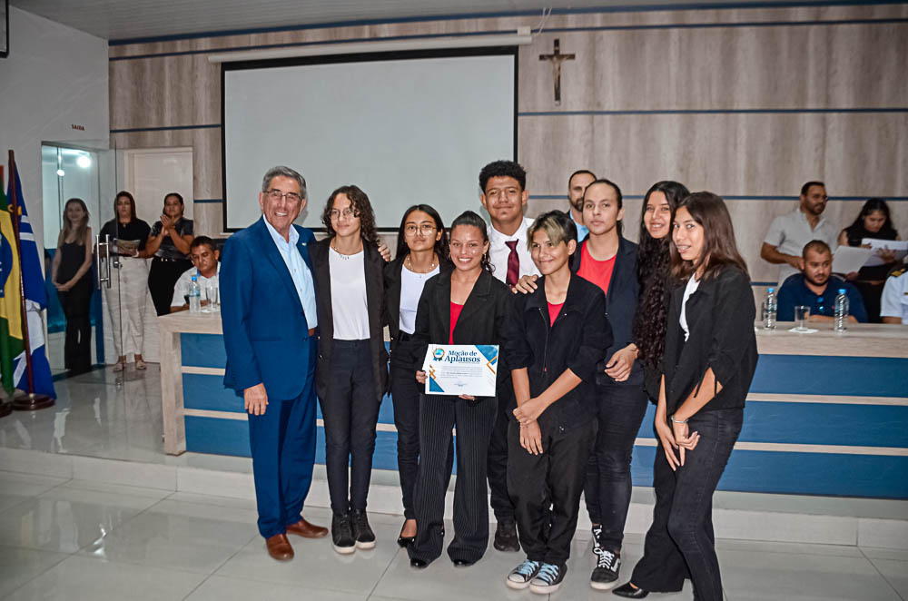 Noite de Homenagem: Prefeito Nelson Cintra Ribeiro recebe homenagem do Poder Legislativo