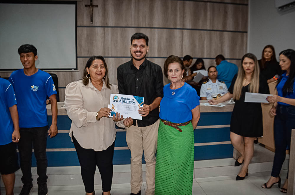 Noite de Homenagem: Prefeito Nelson Cintra Ribeiro recebe homenagem do Poder Legislativo