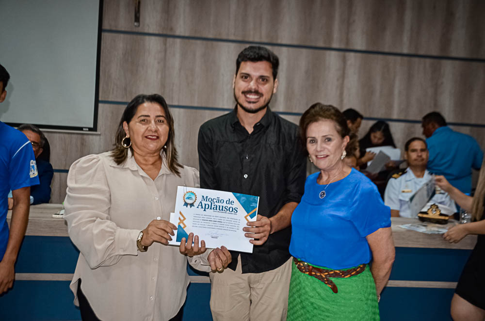 Noite de Homenagem: Prefeito Nelson Cintra Ribeiro recebe homenagem do Poder Legislativo