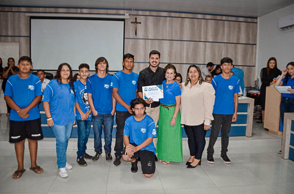 Noite de Homenagem: Prefeito Nelson Cintra Ribeiro recebe homenagem do Poder Legislativo