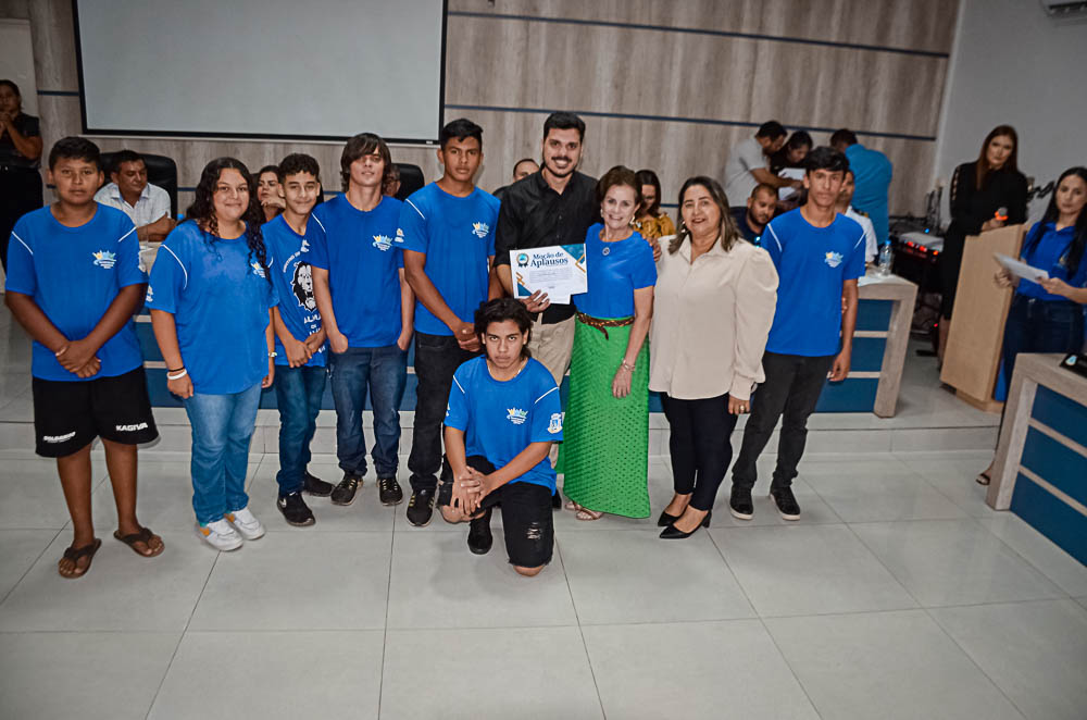 Noite de Homenagem: Prefeito Nelson Cintra Ribeiro recebe homenagem do Poder Legislativo