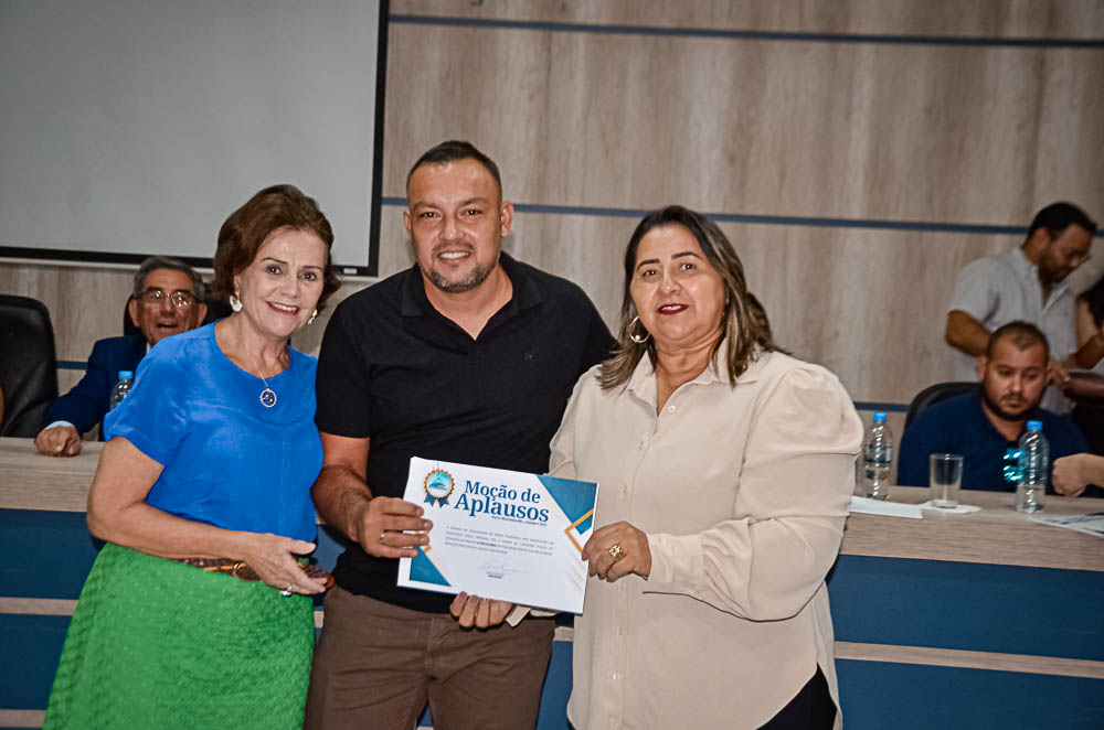 Noite de Homenagem: Prefeito Nelson Cintra Ribeiro recebe homenagem do Poder Legislativo