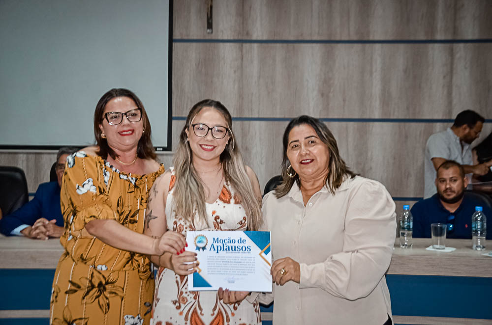 Noite de Homenagem: Prefeito Nelson Cintra Ribeiro recebe homenagem do Poder Legislativo