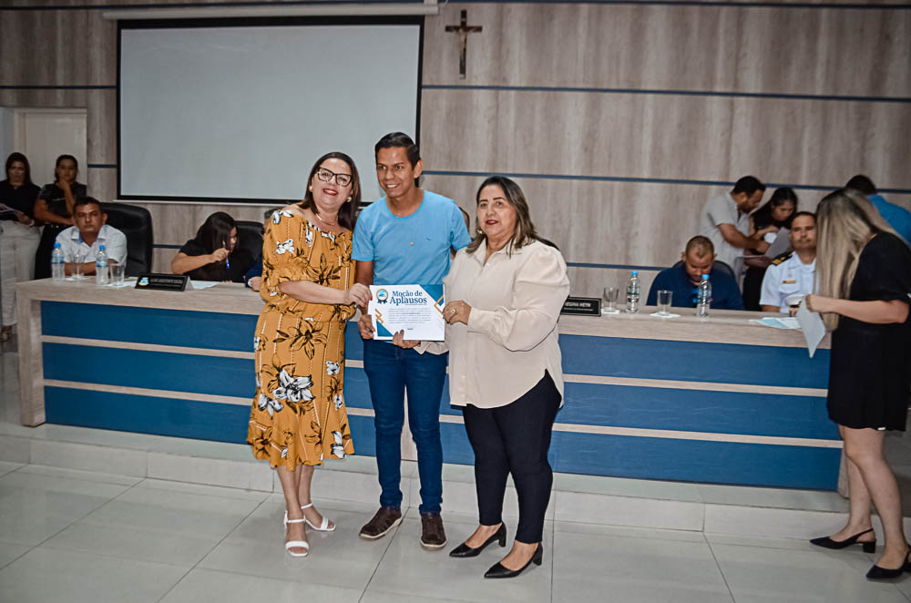 Noite de Homenagem: Prefeito Nelson Cintra Ribeiro recebe homenagem do Poder Legislativo