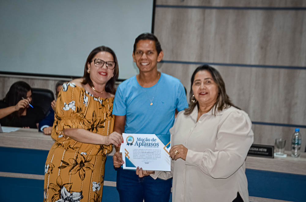 Noite de Homenagem: Prefeito Nelson Cintra Ribeiro recebe homenagem do Poder Legislativo