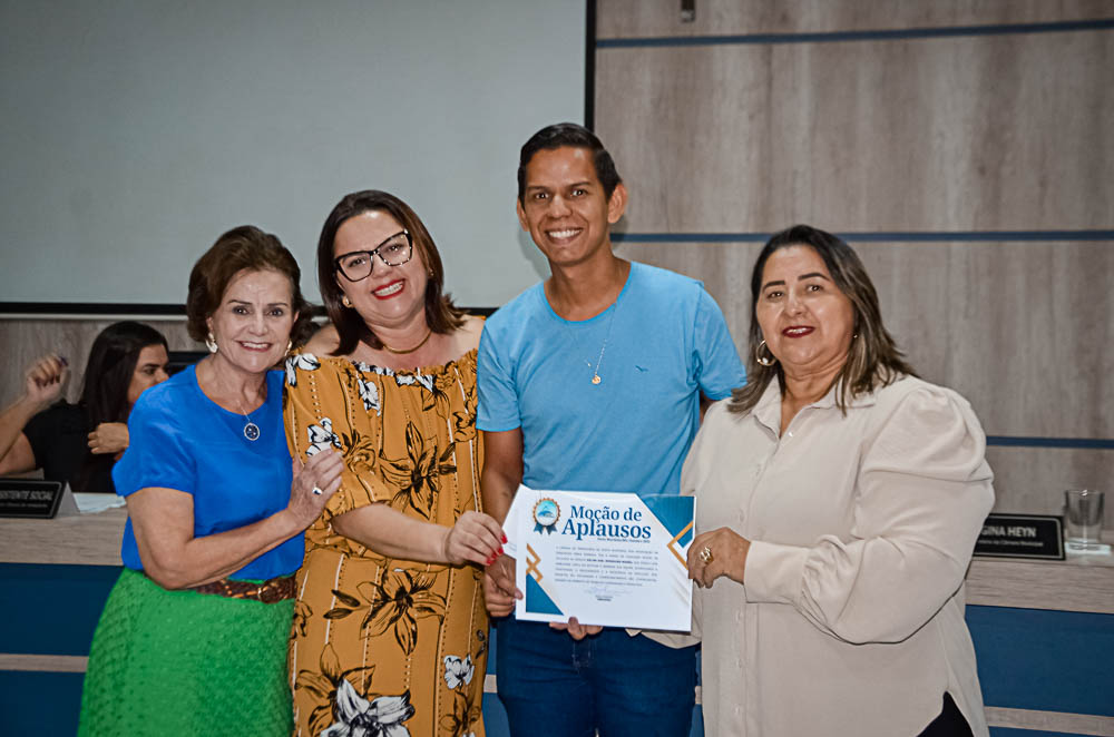 Noite de Homenagem: Prefeito Nelson Cintra Ribeiro recebe homenagem do Poder Legislativo