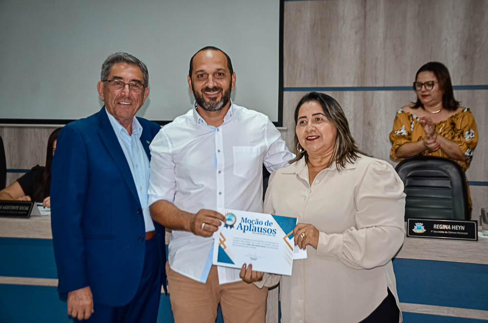 Noite de Homenagem: Prefeito Nelson Cintra Ribeiro recebe homenagem do Poder Legislativo