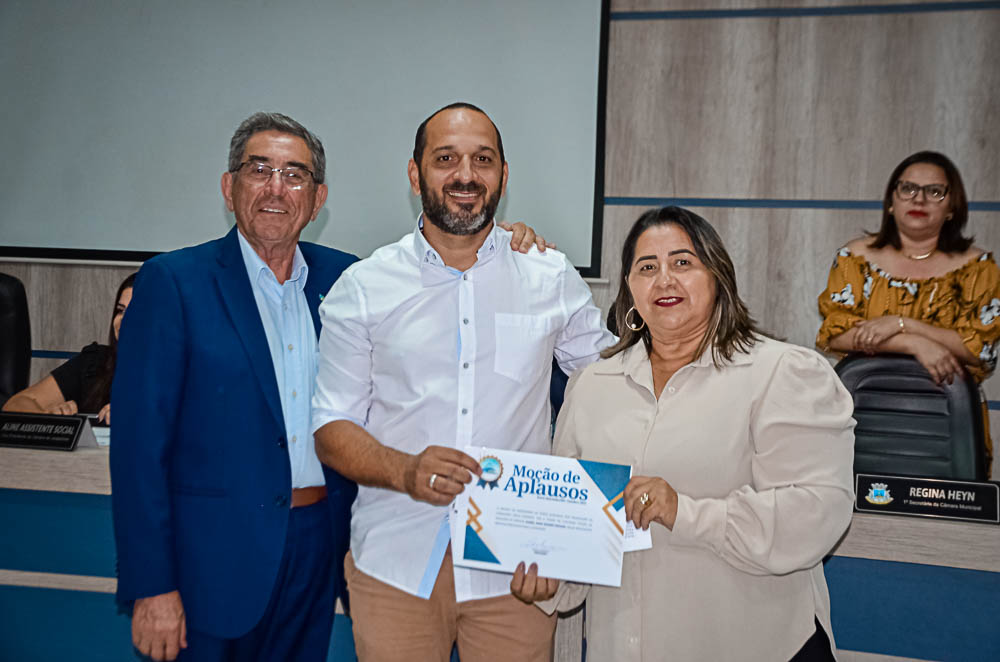 Noite de Homenagem: Prefeito Nelson Cintra Ribeiro recebe homenagem do Poder Legislativo