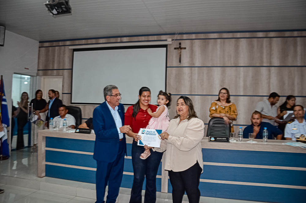 Noite de Homenagem: Prefeito Nelson Cintra Ribeiro recebe homenagem do Poder Legislativo