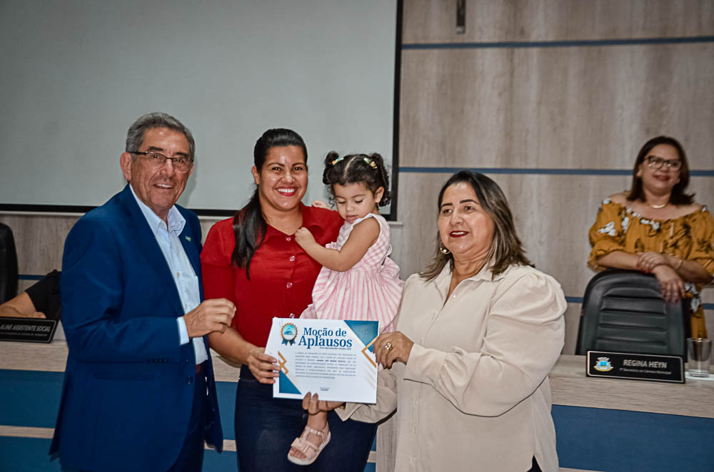 Noite de Homenagem: Prefeito Nelson Cintra Ribeiro recebe homenagem do Poder Legislativo