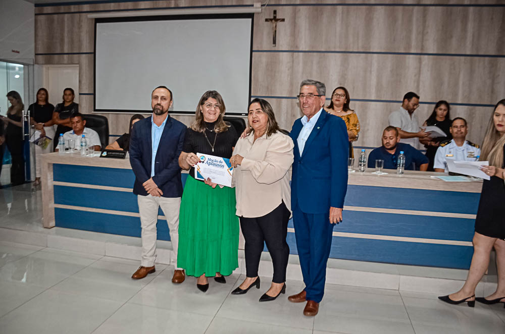 Noite de Homenagem: Prefeito Nelson Cintra Ribeiro recebe homenagem do Poder Legislativo