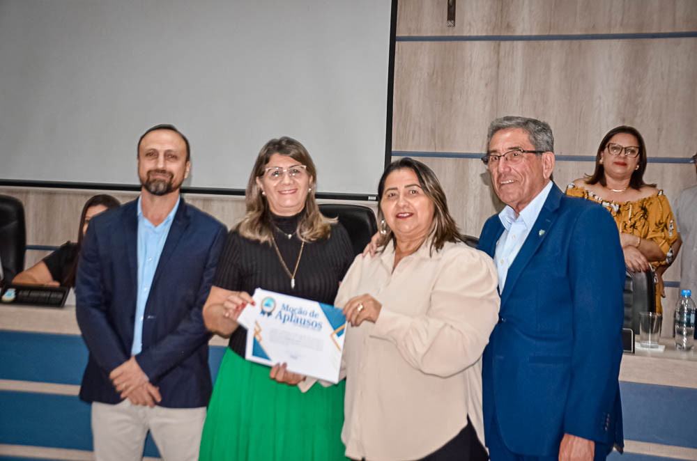 Noite de Homenagem: Prefeito Nelson Cintra Ribeiro recebe homenagem do Poder Legislativo