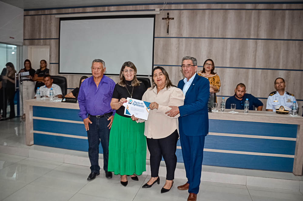 Noite de Homenagem: Prefeito Nelson Cintra Ribeiro recebe homenagem do Poder Legislativo