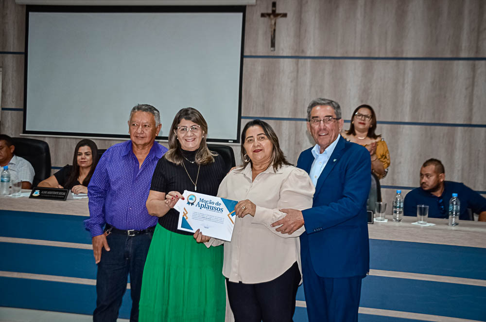 Noite de Homenagem: Prefeito Nelson Cintra Ribeiro recebe homenagem do Poder Legislativo