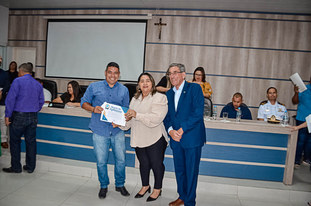 Noite de Homenagem: Prefeito Nelson Cintra Ribeiro recebe homenagem do Poder Legislativo