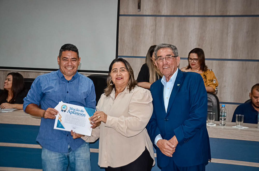 Noite de Homenagem: Prefeito Nelson Cintra Ribeiro recebe homenagem do Poder Legislativo