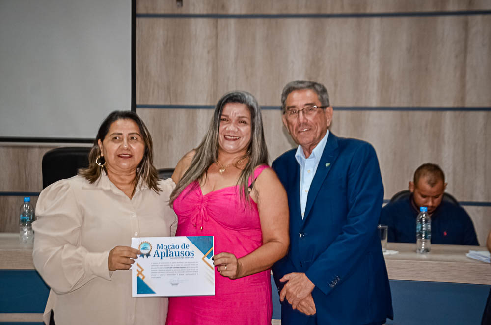 Noite de Homenagem: Prefeito Nelson Cintra Ribeiro recebe homenagem do Poder Legislativo