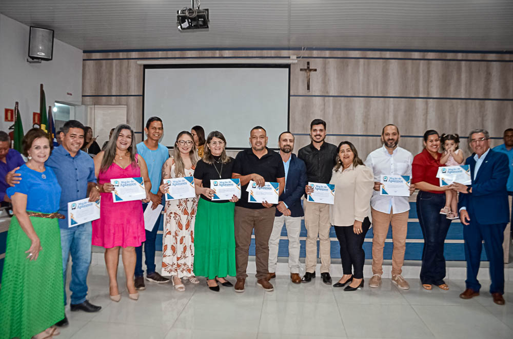 Noite de Homenagem: Prefeito Nelson Cintra Ribeiro recebe homenagem do Poder Legislativo