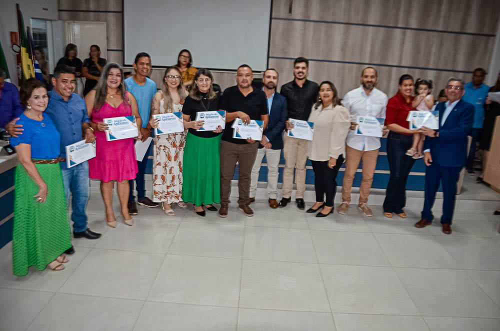 Noite de Homenagem: Prefeito Nelson Cintra Ribeiro recebe homenagem do Poder Legislativo