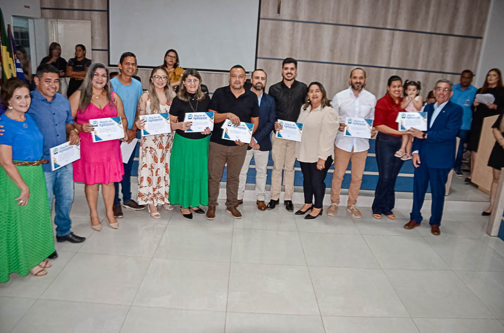 Noite de Homenagem: Prefeito Nelson Cintra Ribeiro recebe homenagem do Poder Legislativo