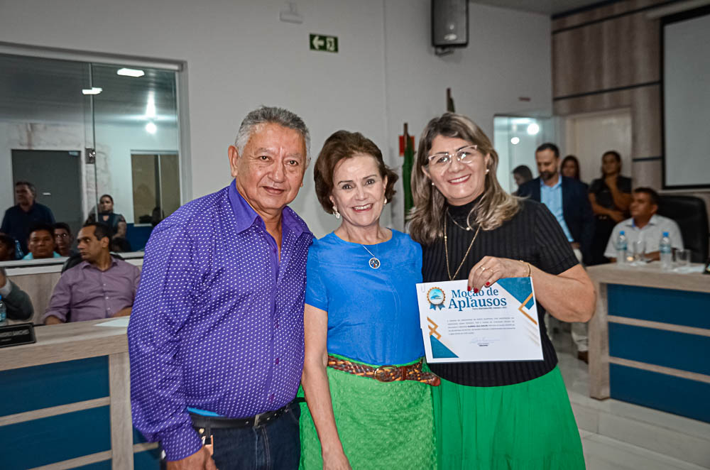 Noite de Homenagem: Prefeito Nelson Cintra Ribeiro recebe homenagem do Poder Legislativo