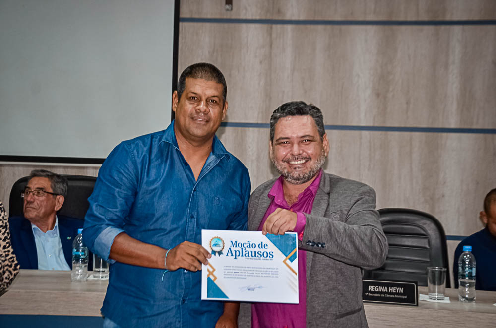 Noite de Homenagem: Prefeito Nelson Cintra Ribeiro recebe homenagem do Poder Legislativo