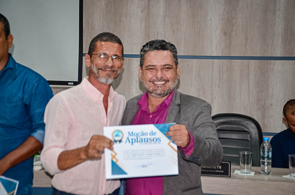 Noite de Homenagem: Prefeito Nelson Cintra Ribeiro recebe homenagem do Poder Legislativo