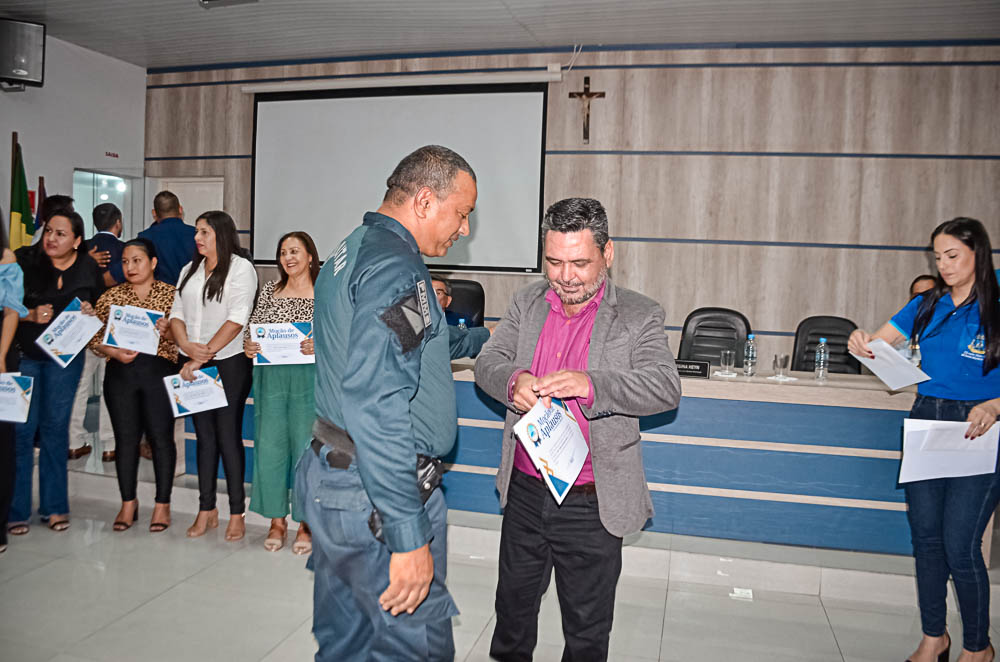 Noite de Homenagem: Prefeito Nelson Cintra Ribeiro recebe homenagem do Poder Legislativo