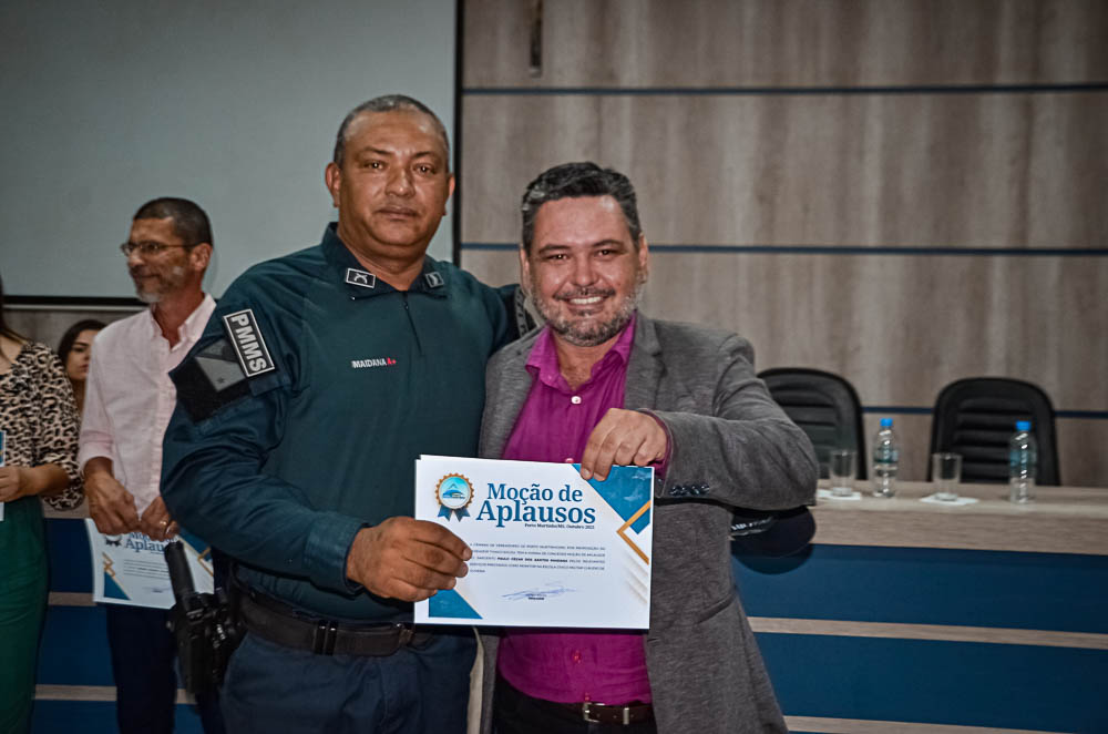 Noite de Homenagem: Prefeito Nelson Cintra Ribeiro recebe homenagem do Poder Legislativo