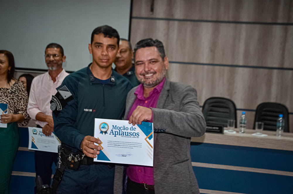 Noite de Homenagem: Prefeito Nelson Cintra Ribeiro recebe homenagem do Poder Legislativo