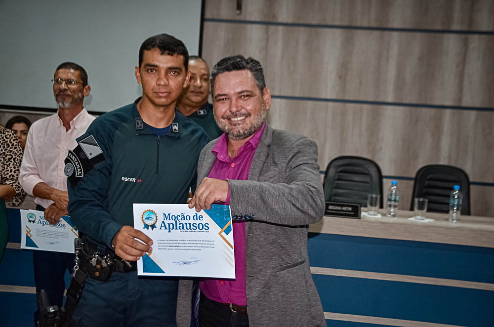 Noite de Homenagem: Prefeito Nelson Cintra Ribeiro recebe homenagem do Poder Legislativo