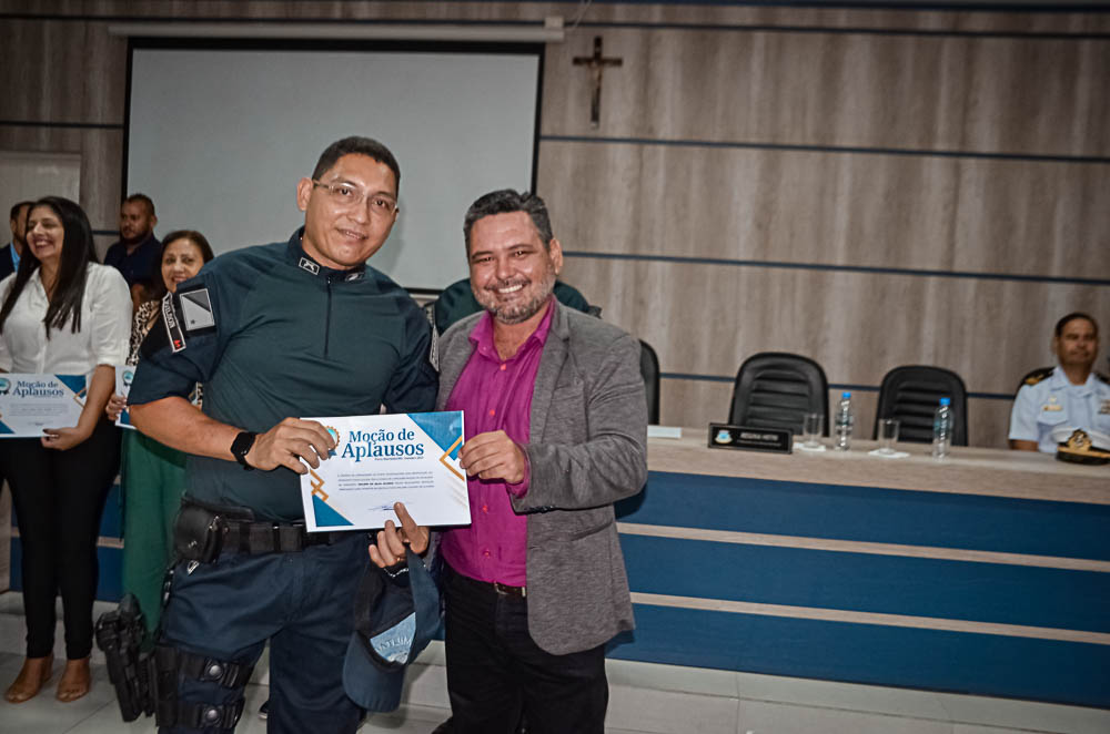 Noite de Homenagem: Prefeito Nelson Cintra Ribeiro recebe homenagem do Poder Legislativo