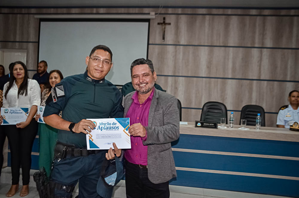 Noite de Homenagem: Prefeito Nelson Cintra Ribeiro recebe homenagem do Poder Legislativo