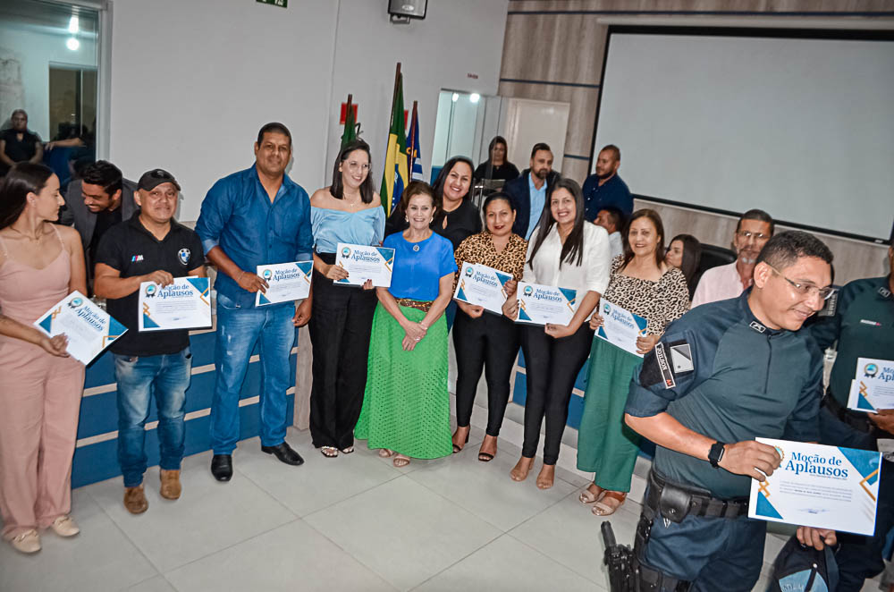 Noite de Homenagem: Prefeito Nelson Cintra Ribeiro recebe homenagem do Poder Legislativo