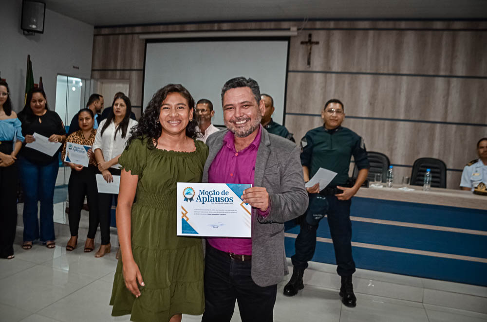 Noite de Homenagem: Prefeito Nelson Cintra Ribeiro recebe homenagem do Poder Legislativo