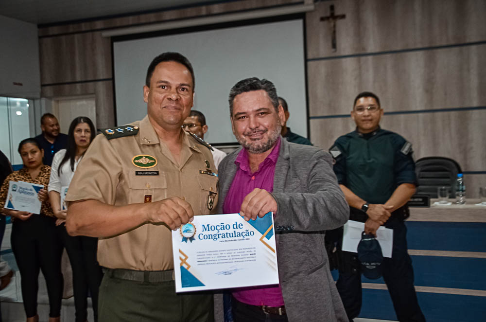 Noite de Homenagem: Prefeito Nelson Cintra Ribeiro recebe homenagem do Poder Legislativo