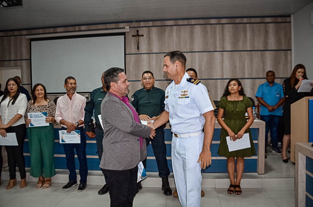 Noite de Homenagem: Prefeito Nelson Cintra Ribeiro recebe homenagem do Poder Legislativo