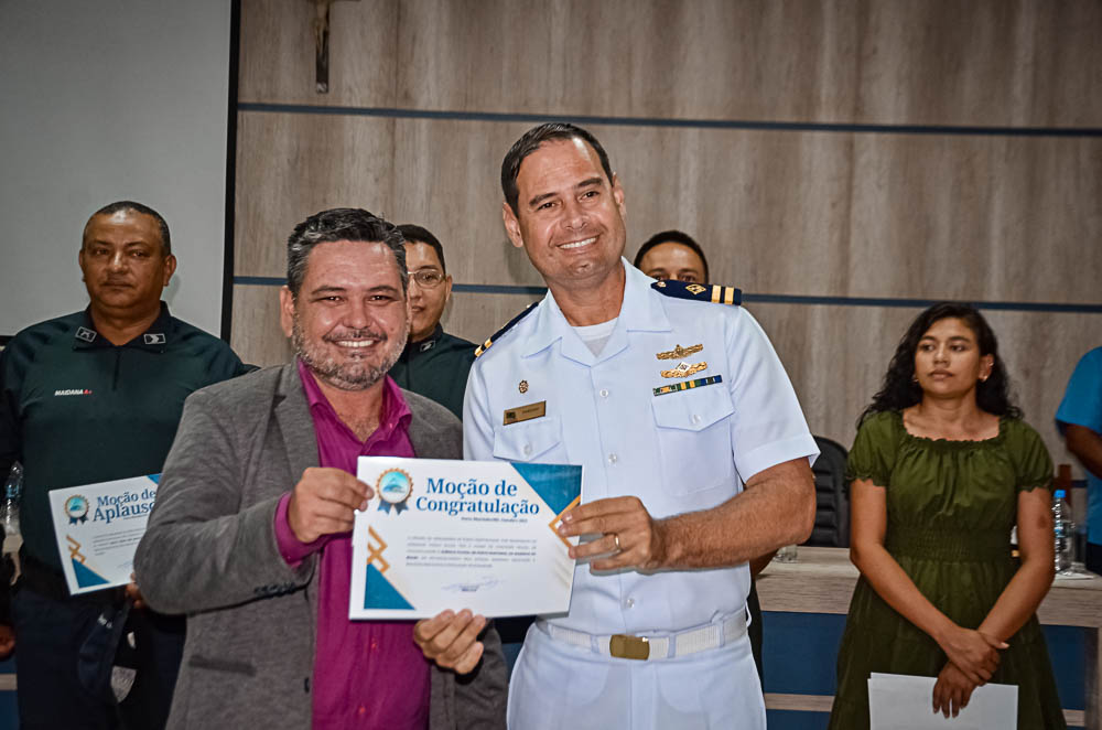 Noite de Homenagem: Prefeito Nelson Cintra Ribeiro recebe homenagem do Poder Legislativo