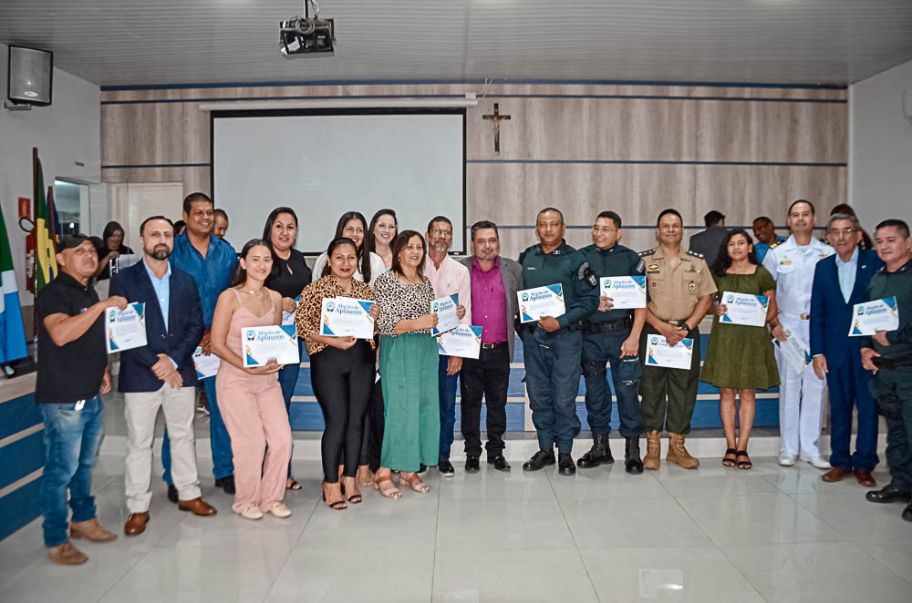 Noite de Homenagem: Prefeito Nelson Cintra Ribeiro recebe homenagem do Poder Legislativo