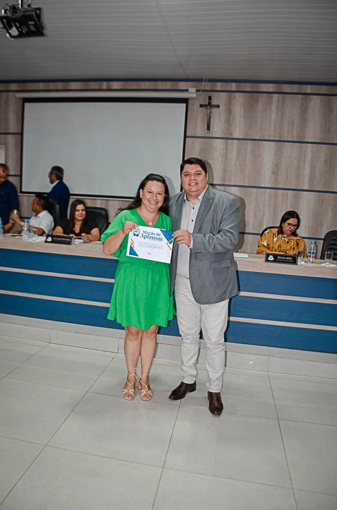 Noite de Homenagem: Prefeito Nelson Cintra Ribeiro recebe homenagem do Poder Legislativo