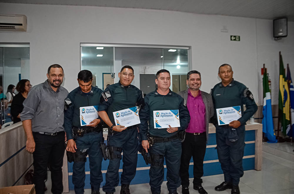 Noite de Homenagem: Prefeito Nelson Cintra Ribeiro recebe homenagem do Poder Legislativo