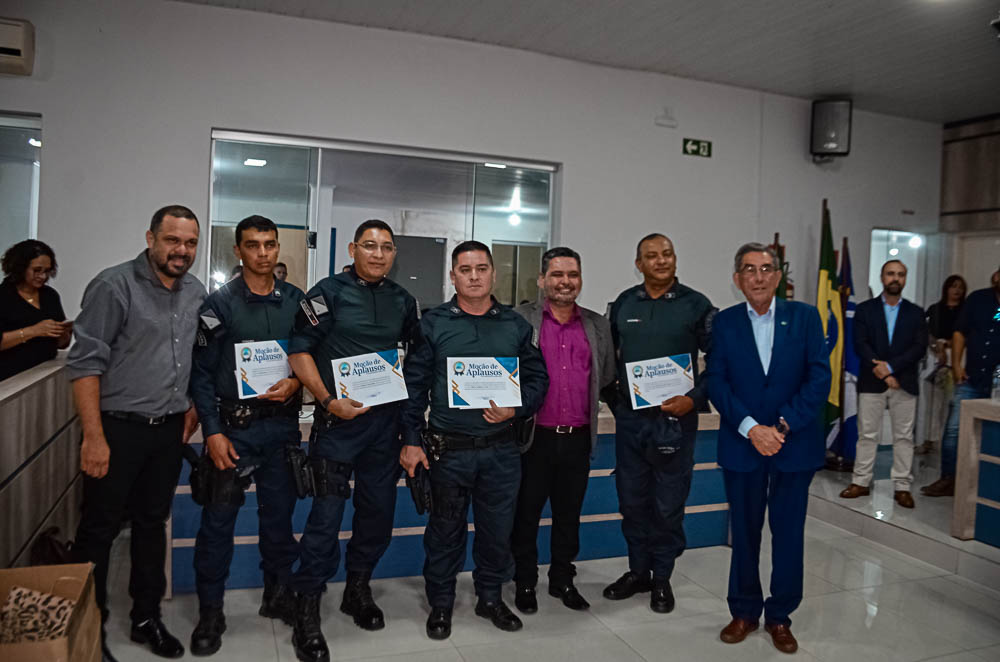 Noite de Homenagem: Prefeito Nelson Cintra Ribeiro recebe homenagem do Poder Legislativo