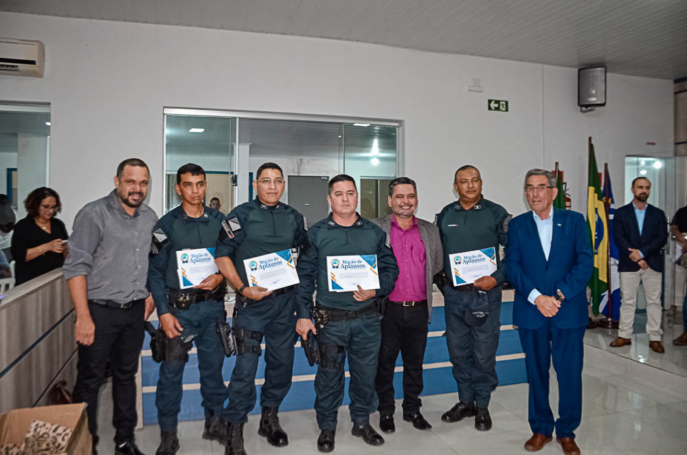 Noite de Homenagem: Prefeito Nelson Cintra Ribeiro recebe homenagem do Poder Legislativo