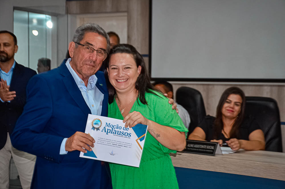 Noite de Homenagem: Prefeito Nelson Cintra Ribeiro recebe homenagem do Poder Legislativo