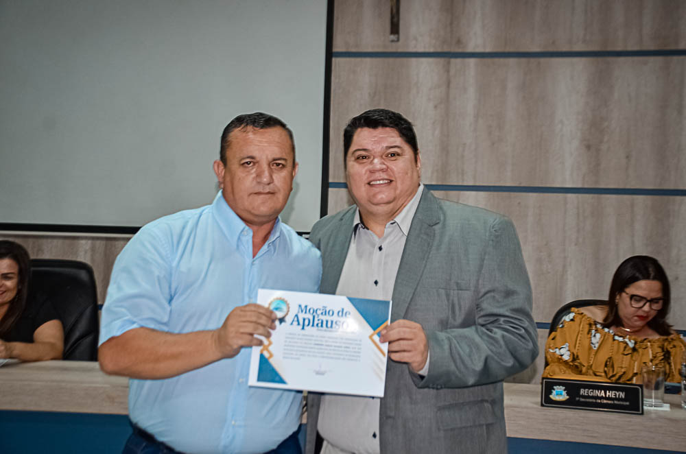 Noite de Homenagem: Prefeito Nelson Cintra Ribeiro recebe homenagem do Poder Legislativo